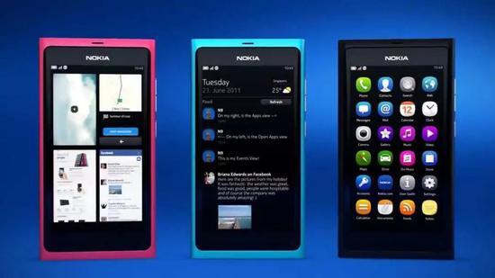 不久后，诺基亚宣布与微软合作发展Windows Phone，MeeGo系统被打入冷宫。