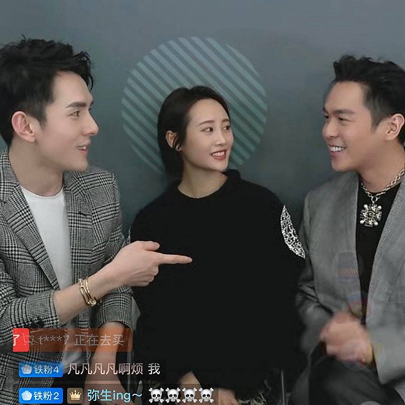 图片来源:李佳琦直播截图