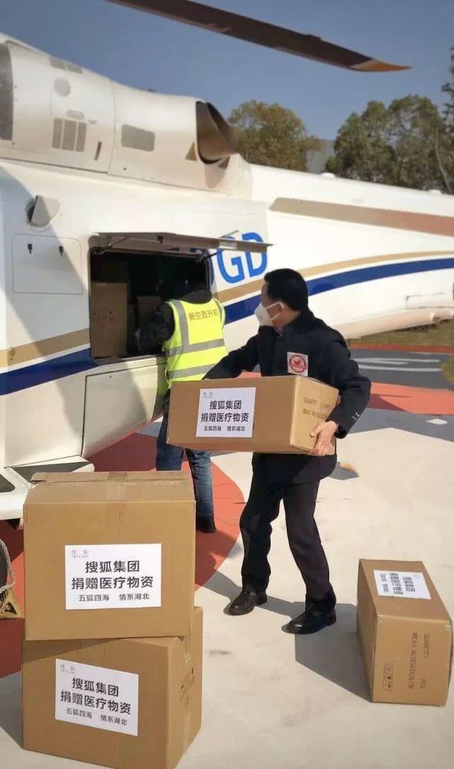 (从上海用直升机空运口罩到黄冈等地)