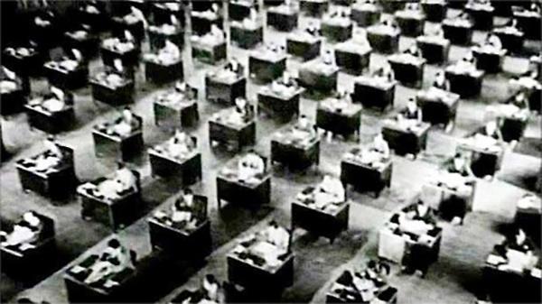 King Vidor导演的电影The Crowd剧照,1928 来源:sensesofcinema.com