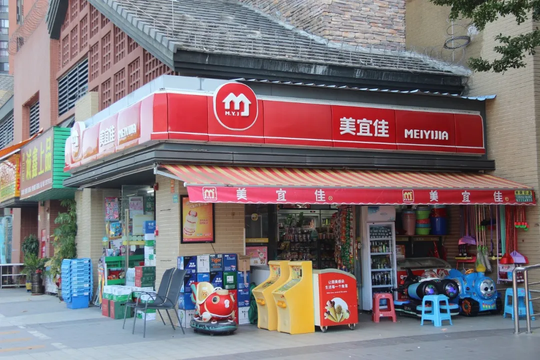 而美宜佳的扩张,正是避开了7-11等品牌聚集的闹市区,多选择居民区