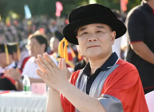 （吉利控股集团董事长李书福）