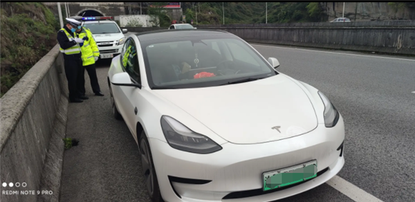 车主曝特斯拉Model 3高速失速：隧道失去动力、踩电门无反应