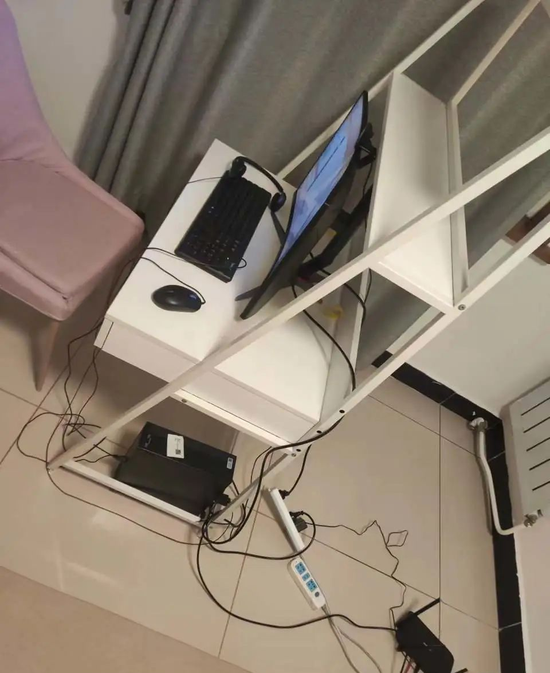 图/从公司搬回的设备<br/><br/>　　来源/菜菜供图