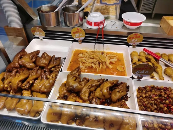 图/廖记棒棒鸡橱窗<br/><br/>　　来源/沈懵提供