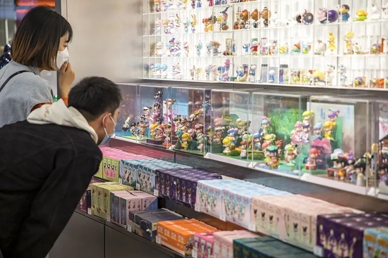 （某潮玩店）