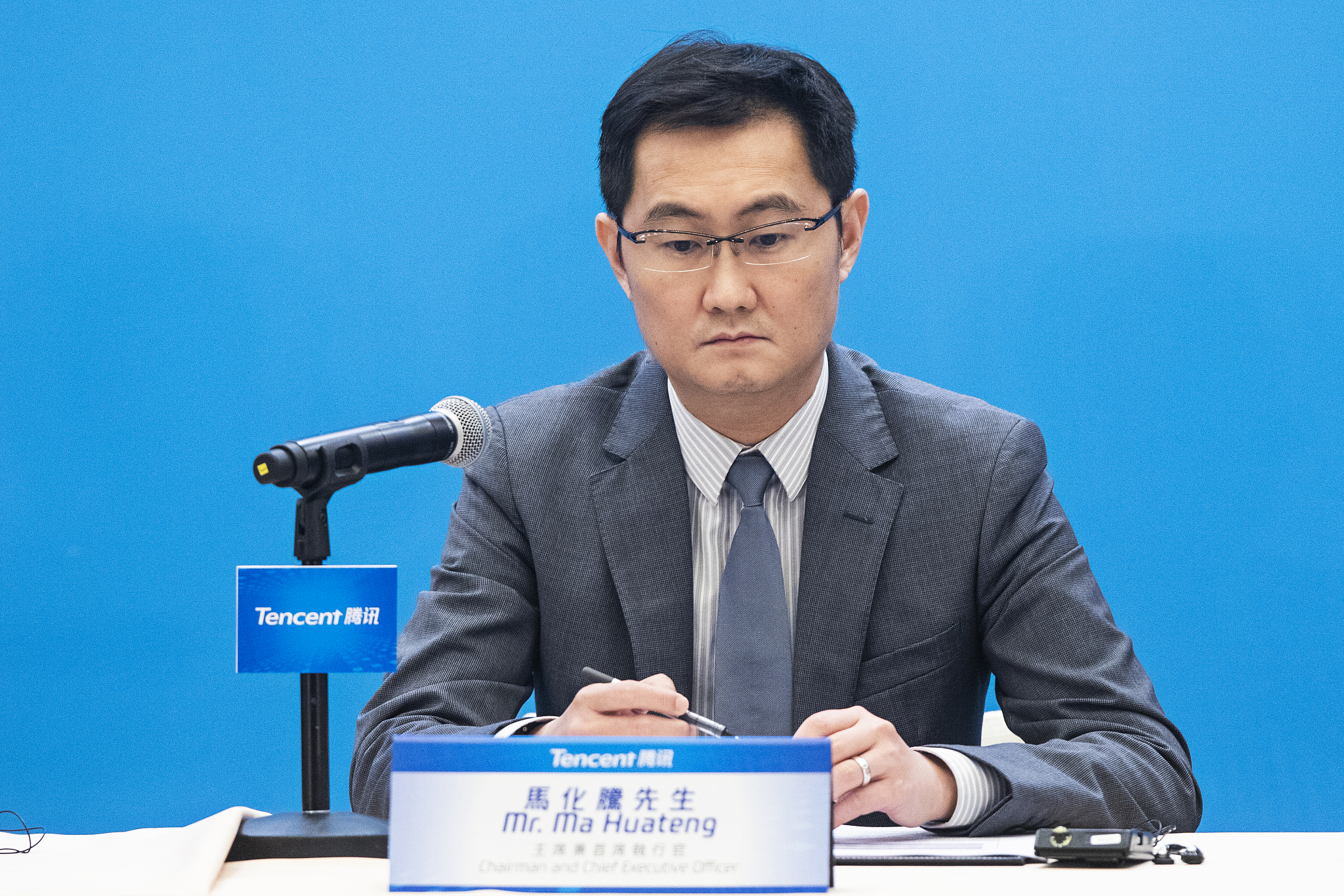  大模型之争，腾讯假装不急 
