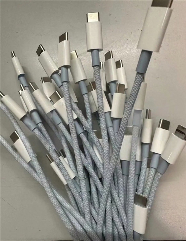 官方100多数据线必须买 苹果拒绝与安卓互通！iPhone 15的USB-C数据线曝光