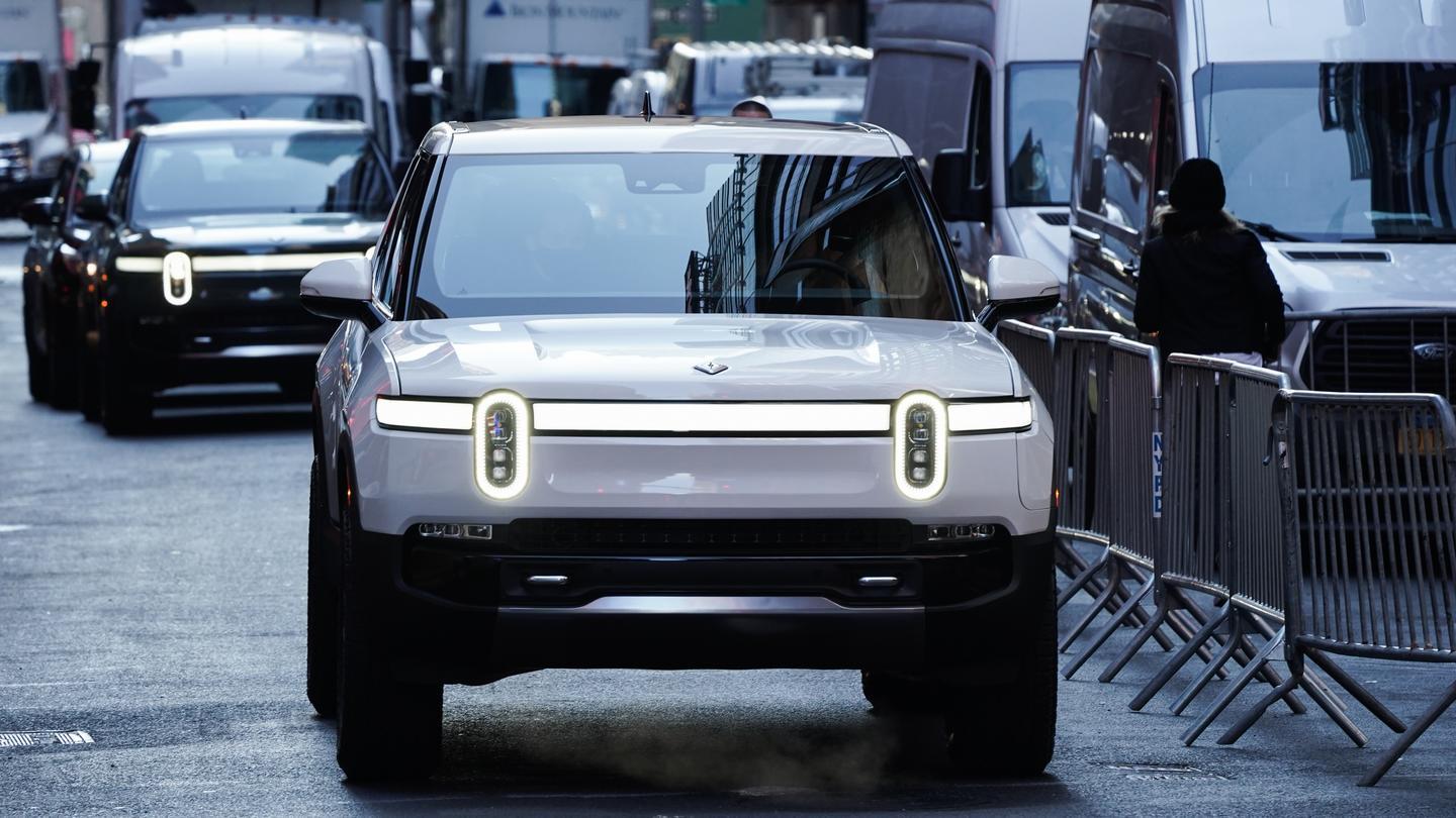 Rivian ：“未战先残”，特斯拉杀手成被杀？