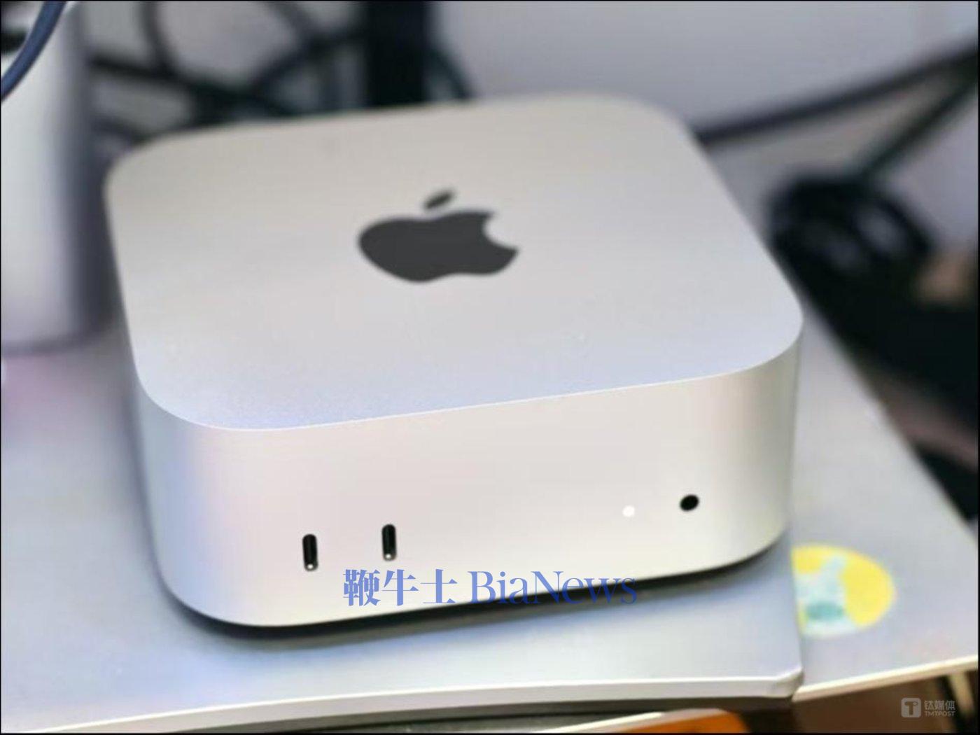 此刻正在桌子上服役的Mac mini