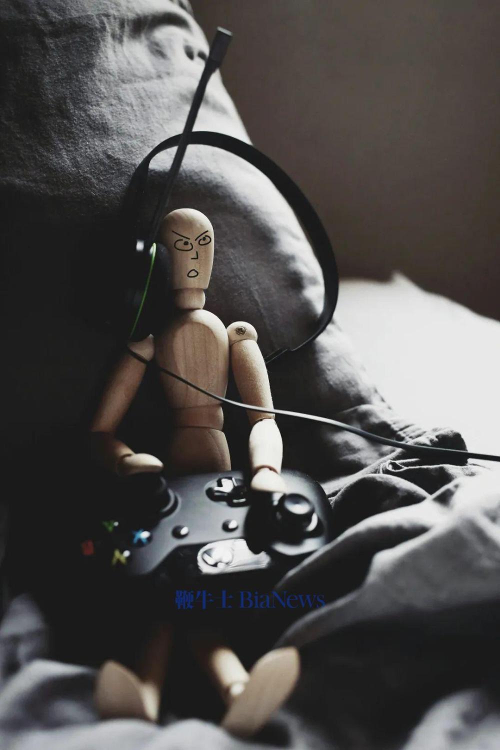 black and white xbox one game controller