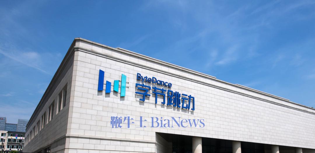 天才在左，字节在右