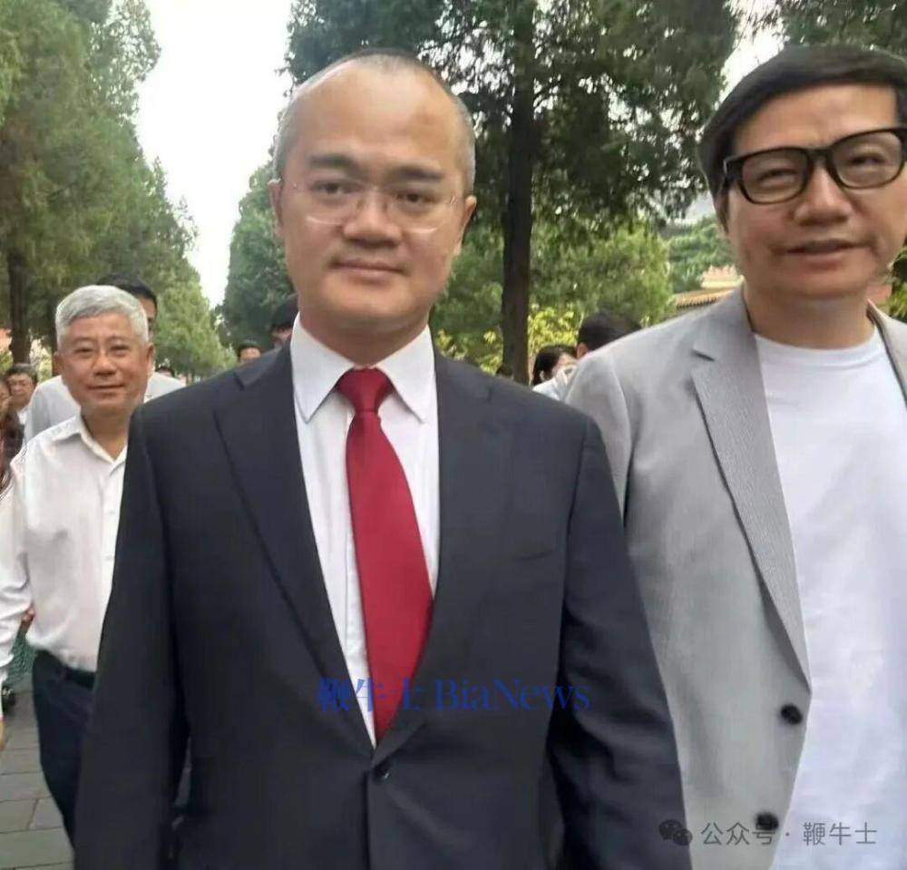 王兴罕见亮相，众人齐呼老了！慈祥！