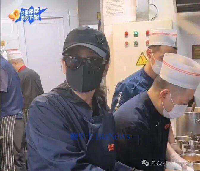 蹭热点却翻车！张兰后厨直播被曝无健康证，还不洗手切菜
