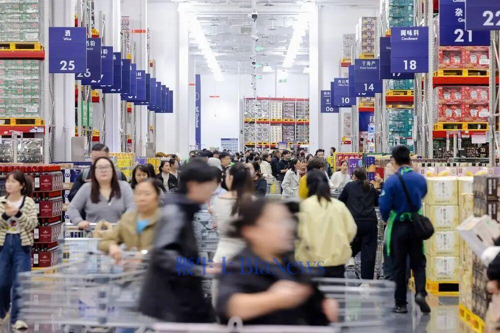 山姆正在深踩油门