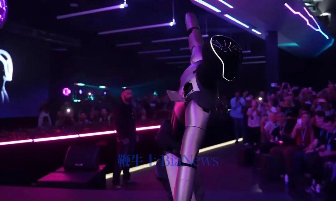 Optimus热舞，背部贴片“开口”。