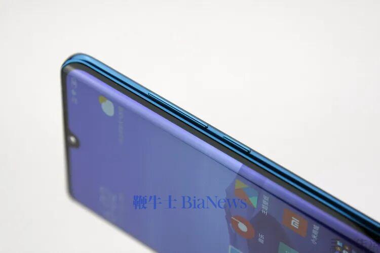 曲面屏的没落，并不完全是个技术问题