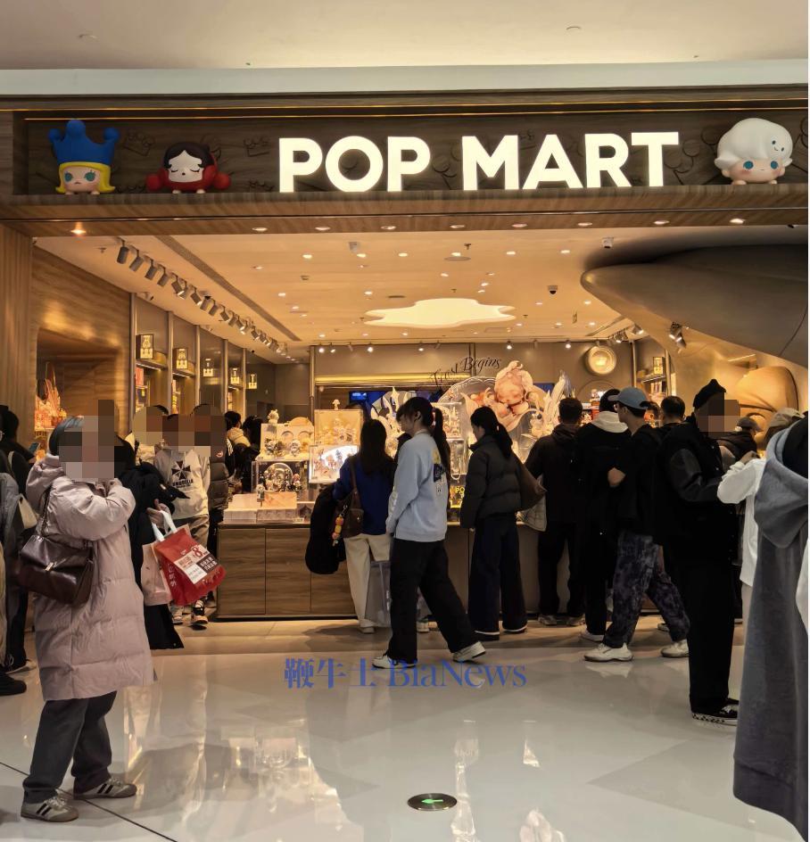 股价下跌1/3,泡泡玛特打击黄牛错了吗?