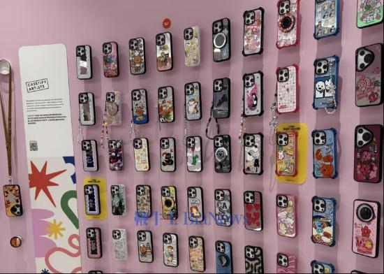 500元手机壳被疯抢了！ CASETiFY，新的中产三件套？|贵圈