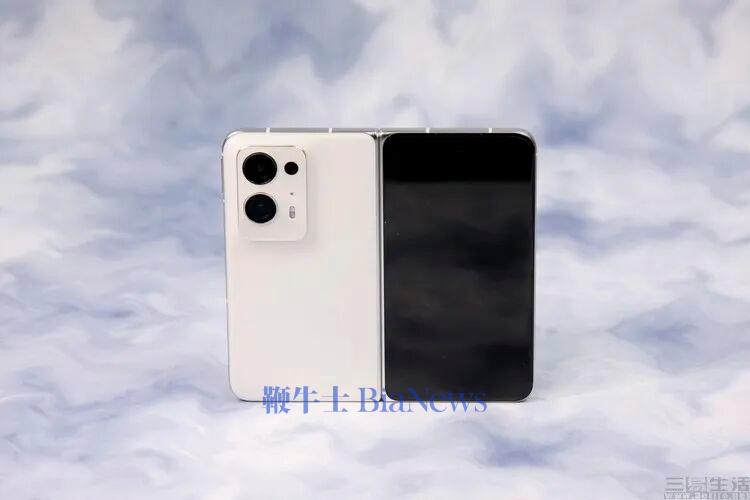 廉价折叠屏手机将至，谁赞成，谁反对？