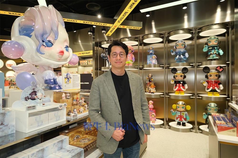 泡泡玛特维修前，王宁先腾出一只手