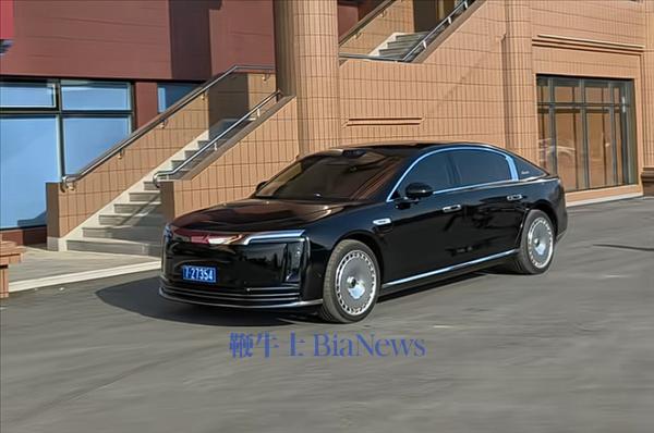 中国百万豪车尊界S800现身朝鲜平壤：车牌号非比寻常