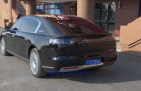 中国百万豪车尊界S800现身朝鲜平壤：车牌号非比寻常