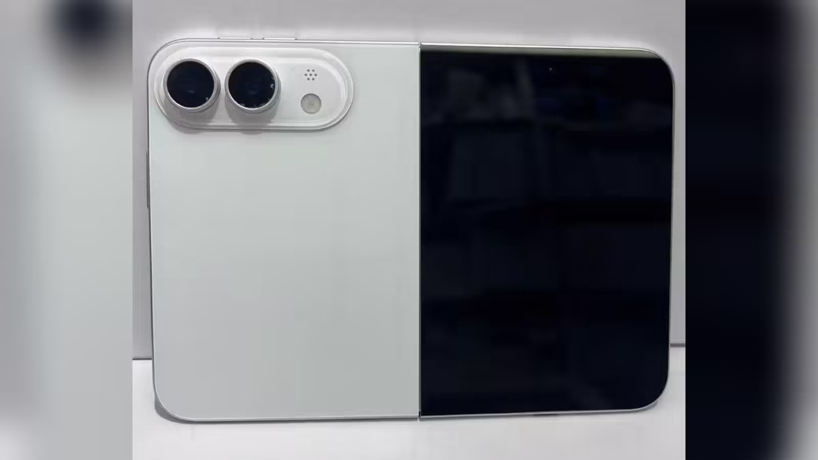 苹果折叠屏 iPhone Fold 机模高清细节图曝光,或仅推出白色版本