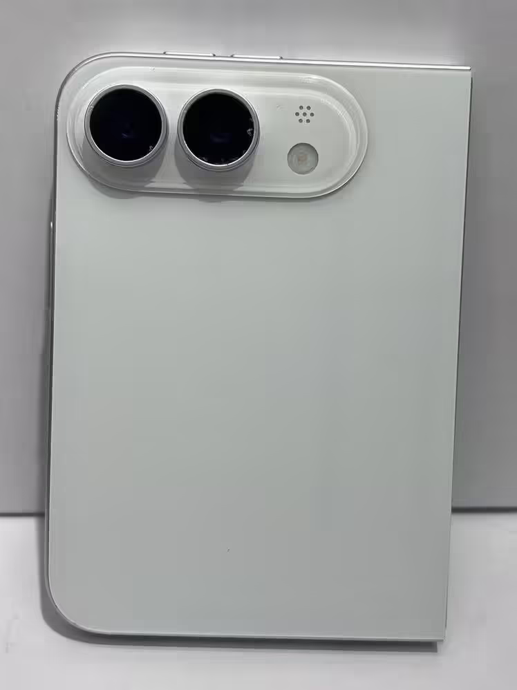 苹果折叠屏 iPhone Fold 机模高清细节图曝光,或仅推出白色版本