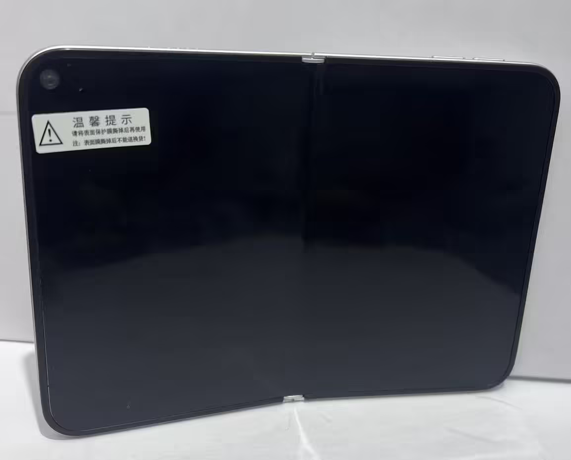 苹果折叠屏 iPhone Fold 机模高清细节图曝光,或仅推出白色版本
