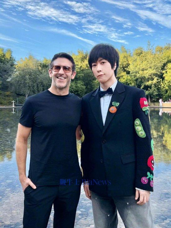 苹果发布会嘉宾阵容出圈:段永平到场,五月天阿信晒和新任CEO合照