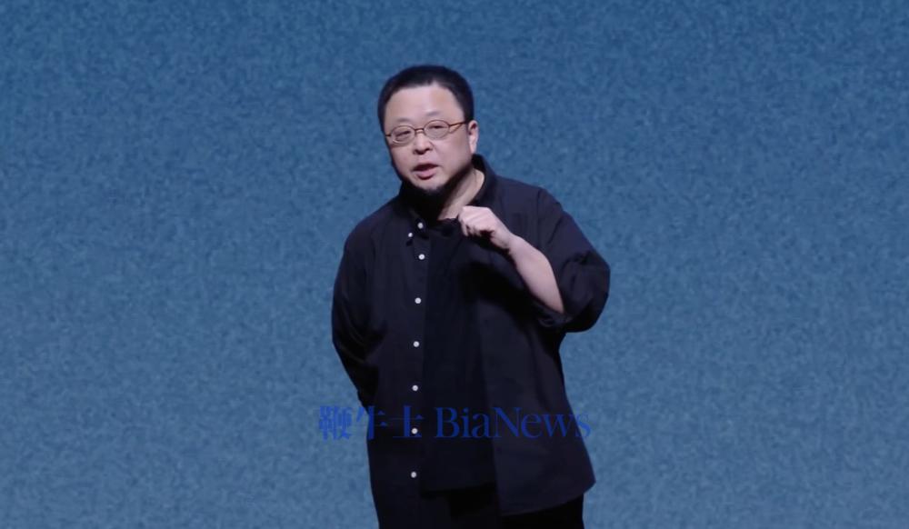罗永浩回应大会观众没网:什么基站都无法承受,4000人有网才闹鬼