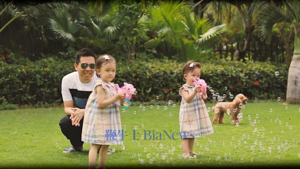 泪目！贾跃亭父女隔海共唱《不如见一面》