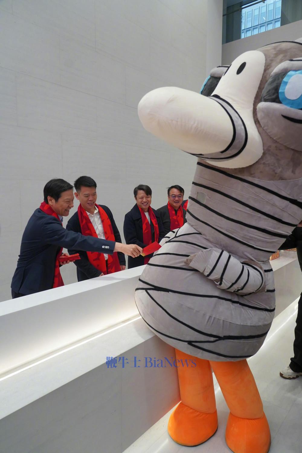 雷军鹅鸭杀互动,为IP玩偶送上红包