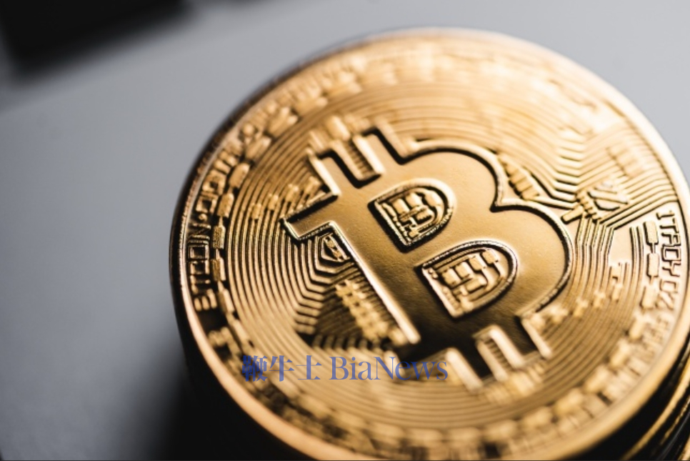 比特币首次站上12万美元