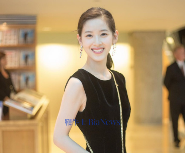 关于「章泽天播客」的纯技术分析