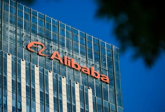 巨头们的AI暗战：阿里向左，腾讯向右？