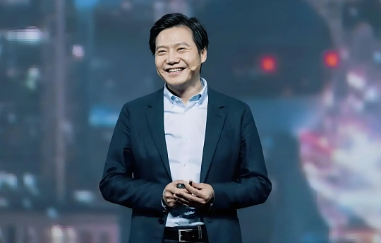雷军脱下乔布斯，穿上王传福