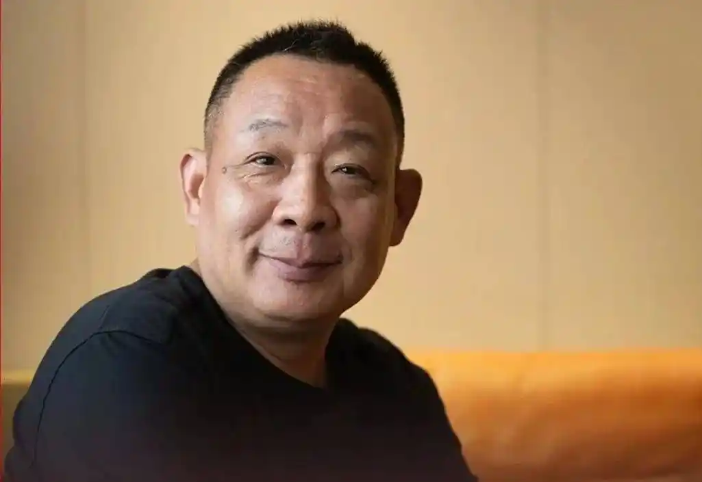 于东来回应新员工四年合同制