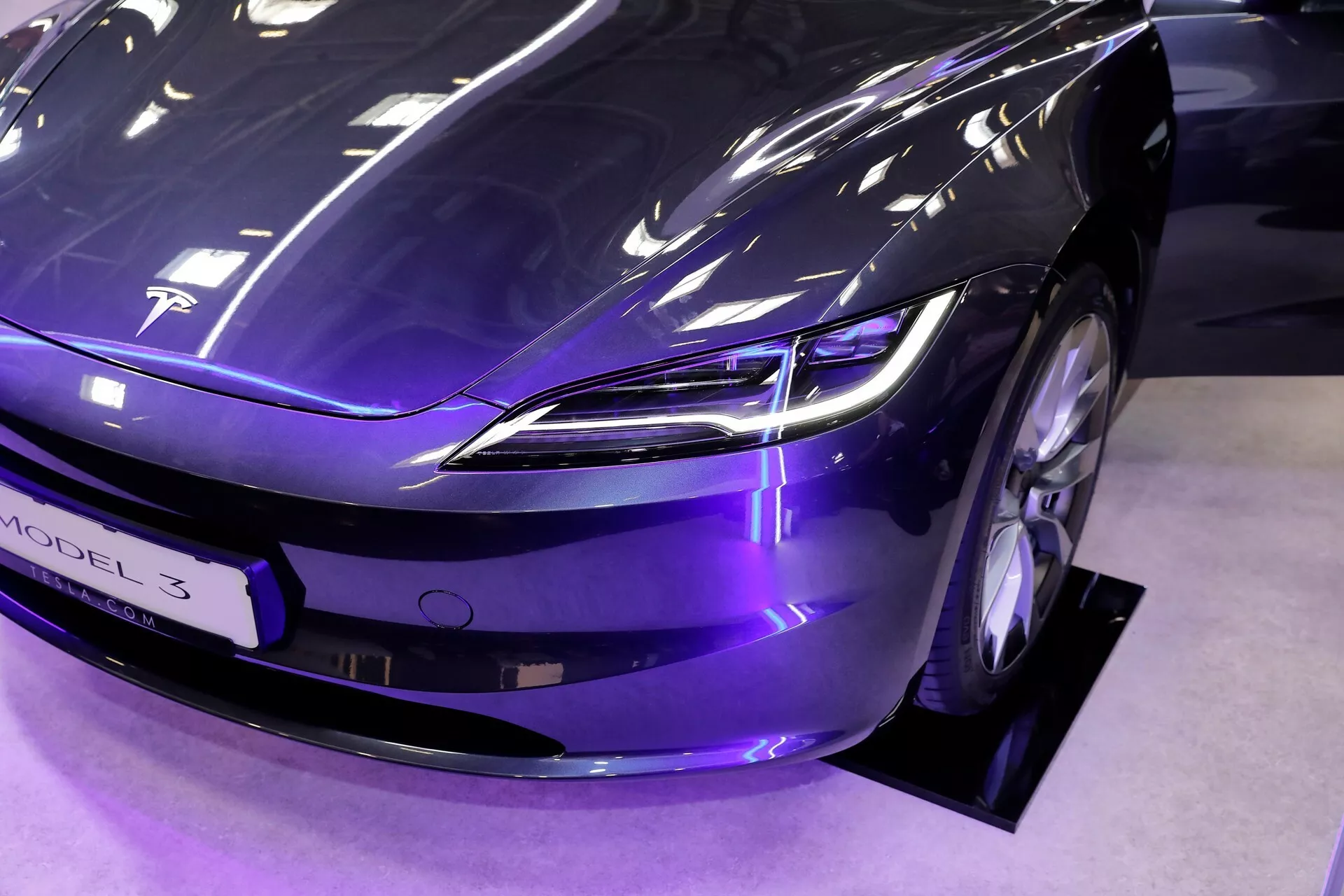 2024新款特斯拉model3电动汽车亮相慕尼黑车展