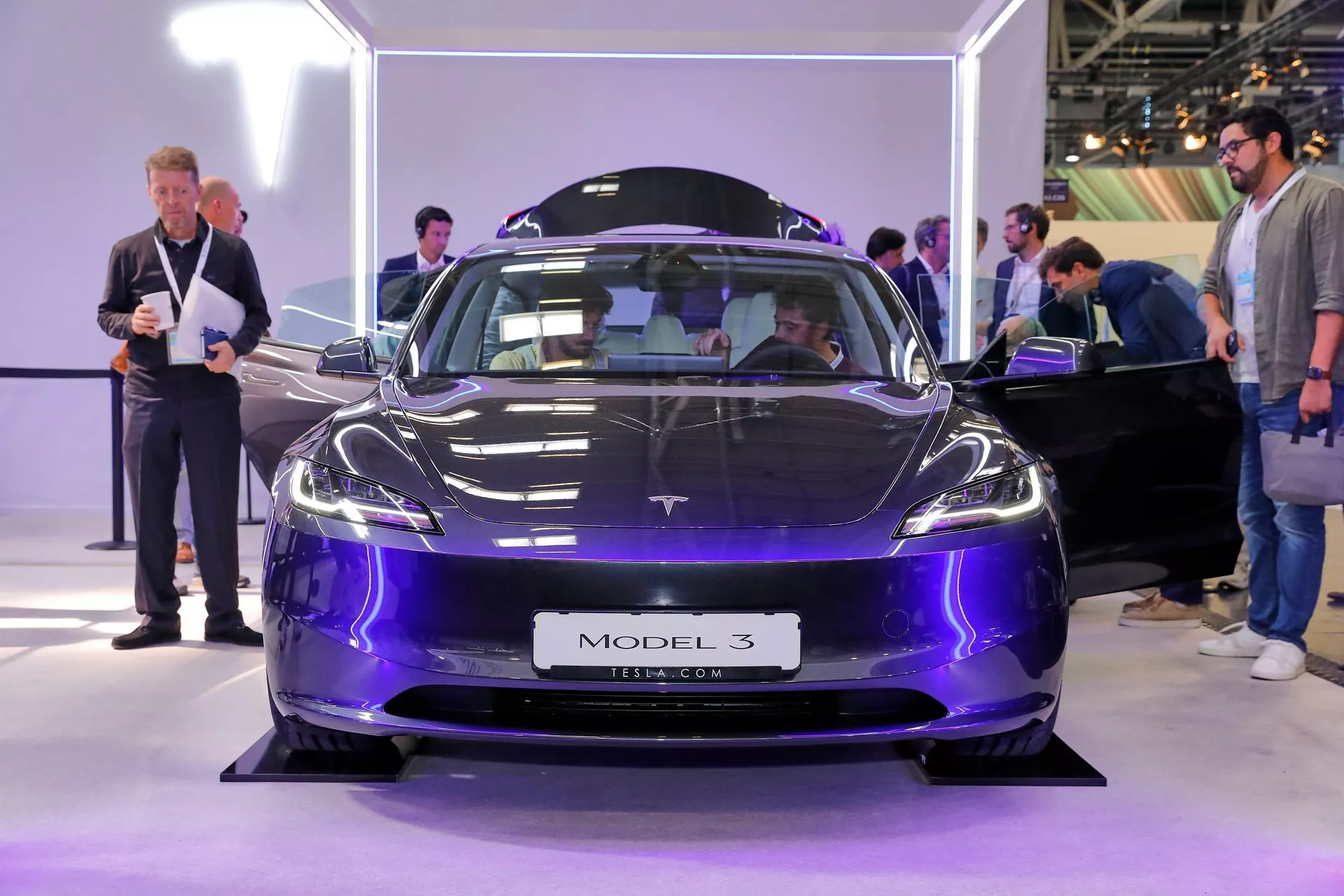 2024新款特斯拉model3电动汽车亮相慕尼黑车展